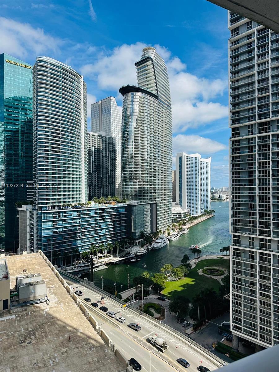 500 Brickell Ave # 2205