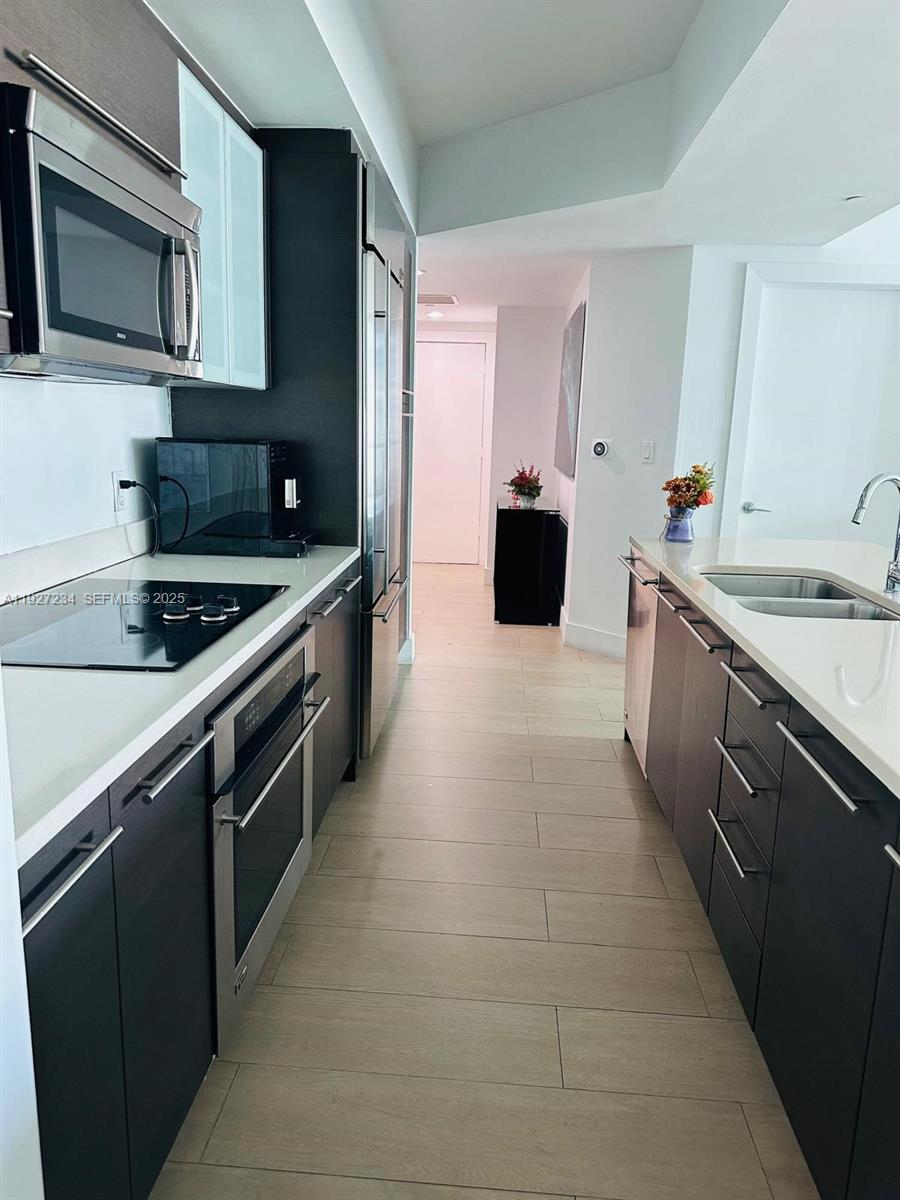 500 Brickell Ave # 2205