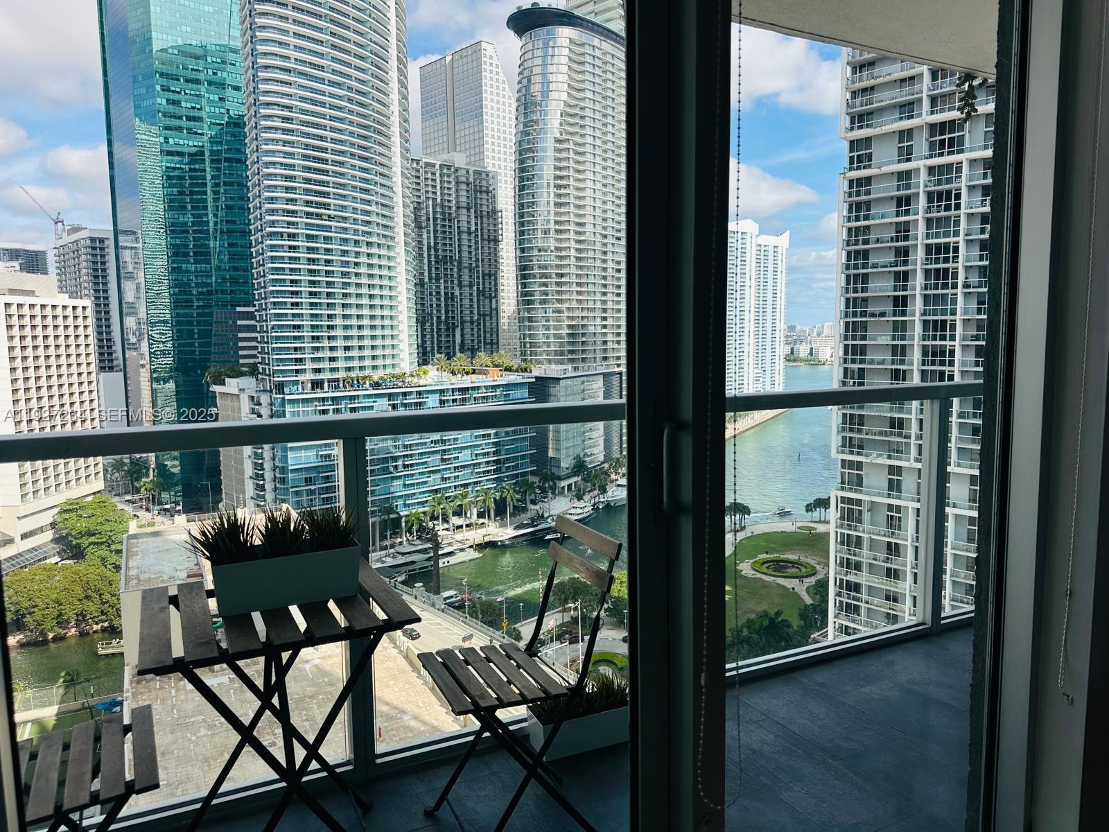 500 Brickell Ave # 2205