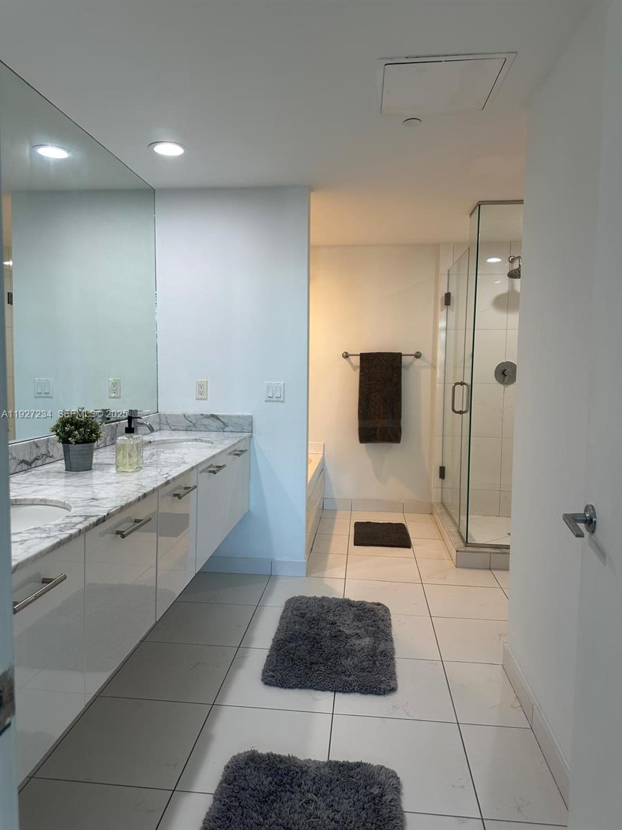 500 Brickell Ave # 2205