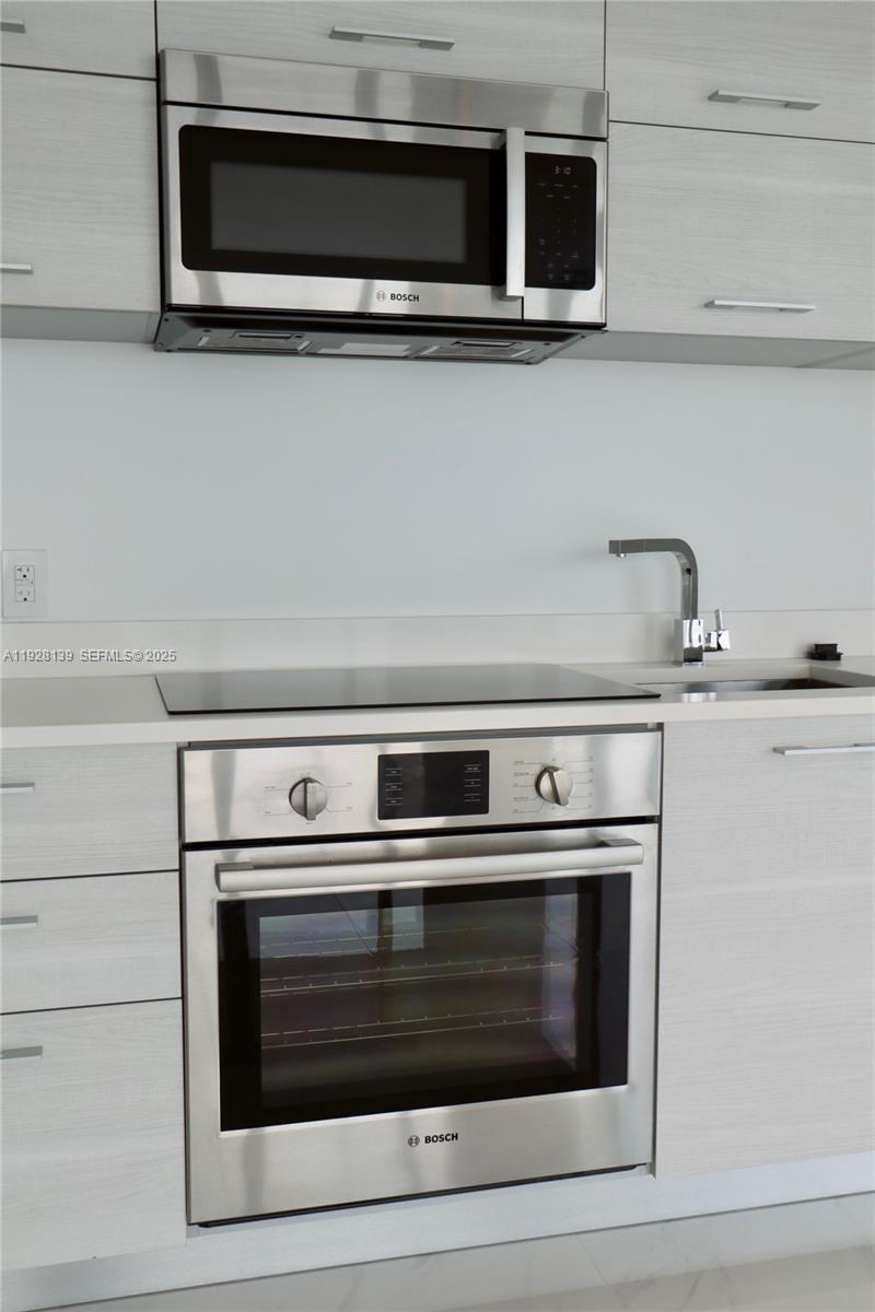 650 NE 32 # 1703