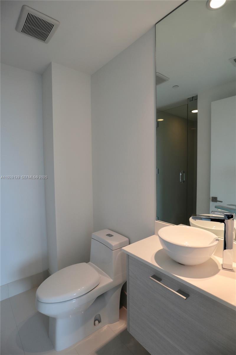 650 NE 32 # 1703
