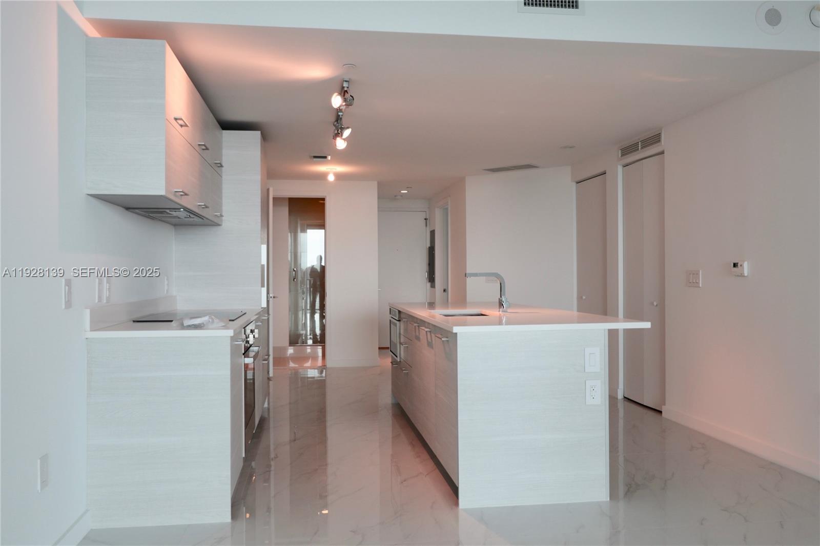 650 NE 32 # 1703