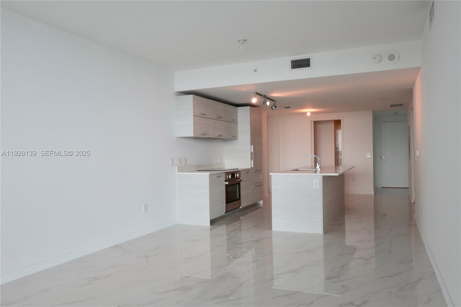 650 NE 32 # 1703