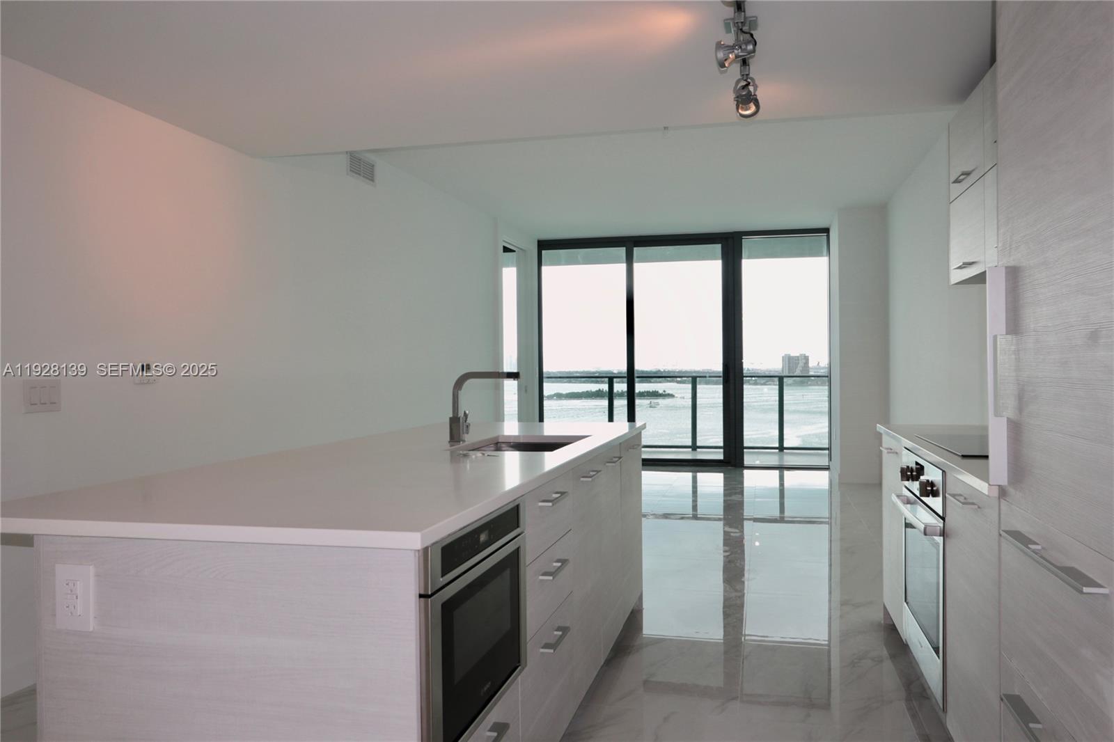 650 NE 32 # 1703