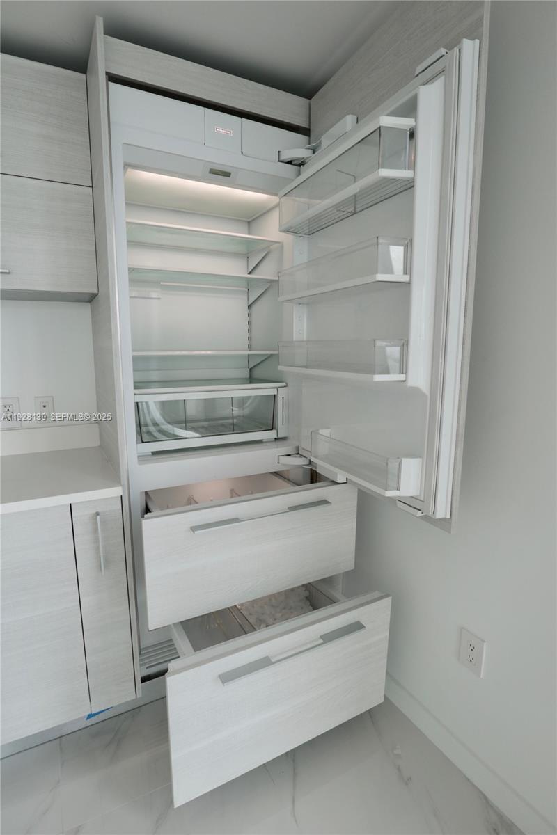 650 NE 32 # 1703