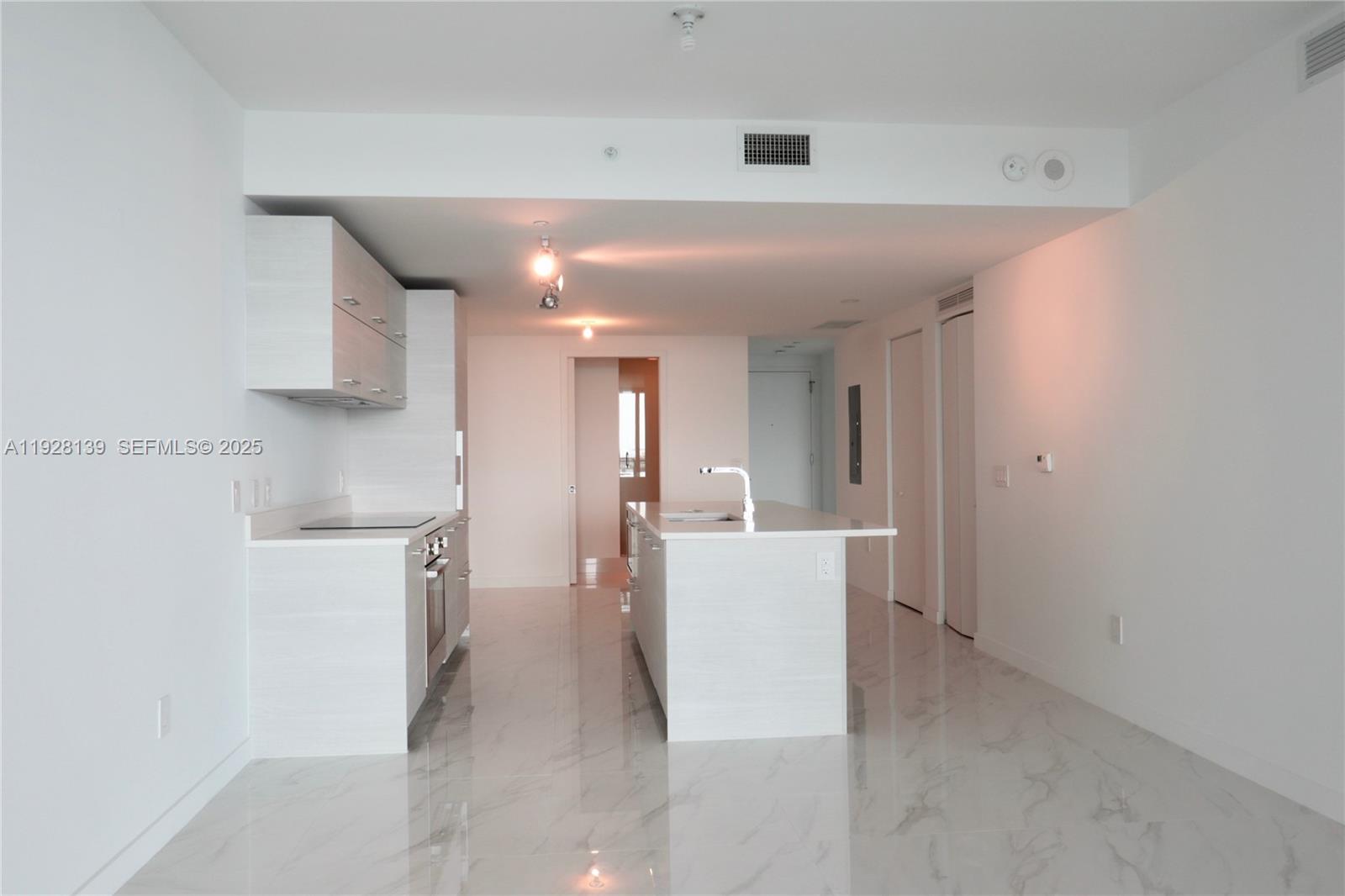 650 NE 32 # 1703