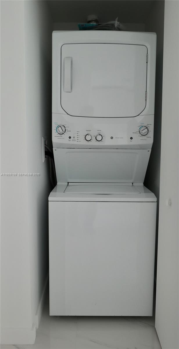 650 NE 32 # 1703