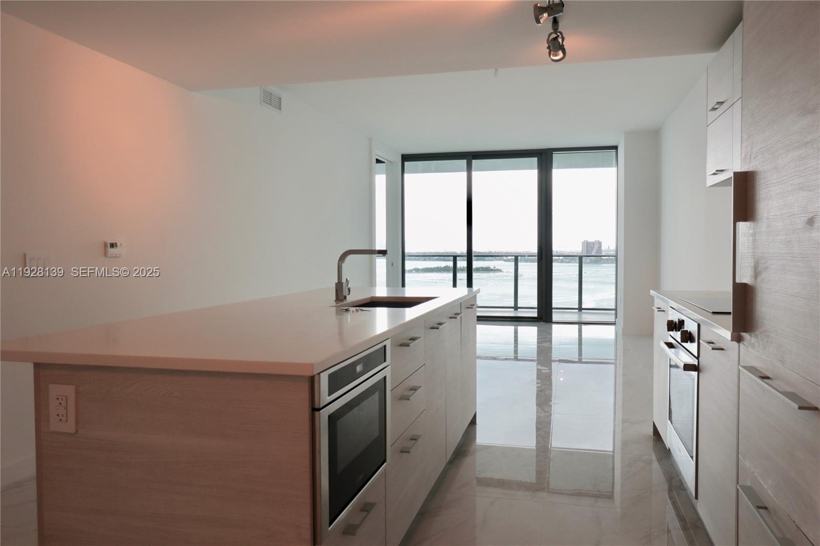 650 NE 32 # 1703