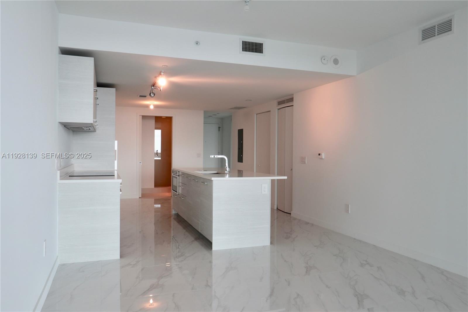 650 NE 32 # 1703