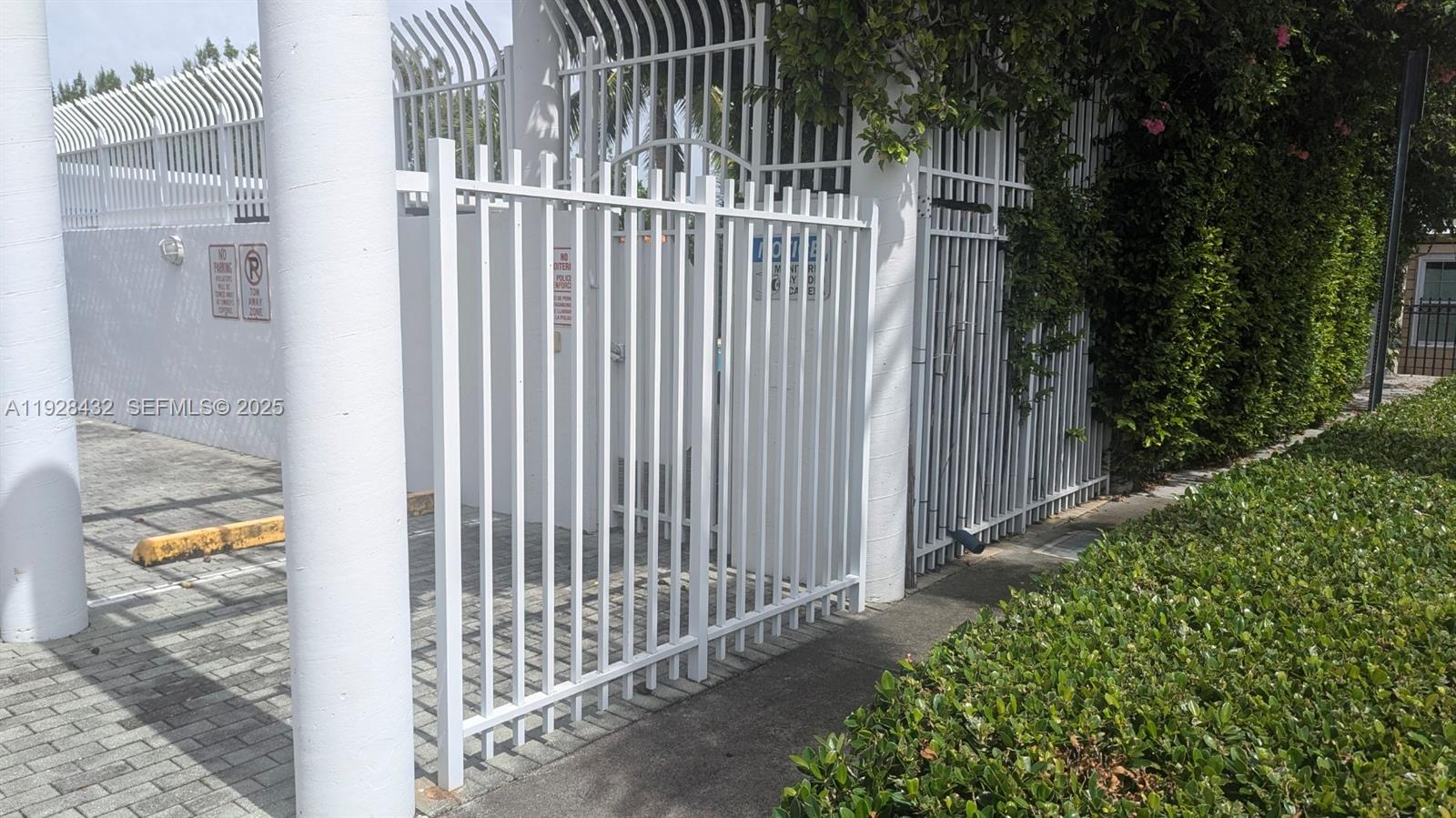 1401 SW 22nd St # 1405