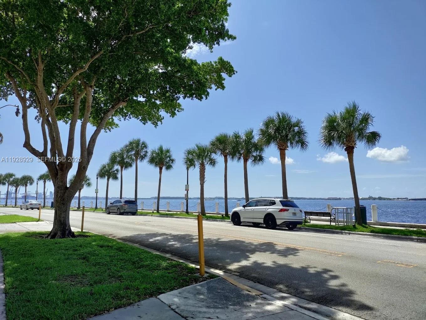 1450 Brickell Bay Dr # 1706