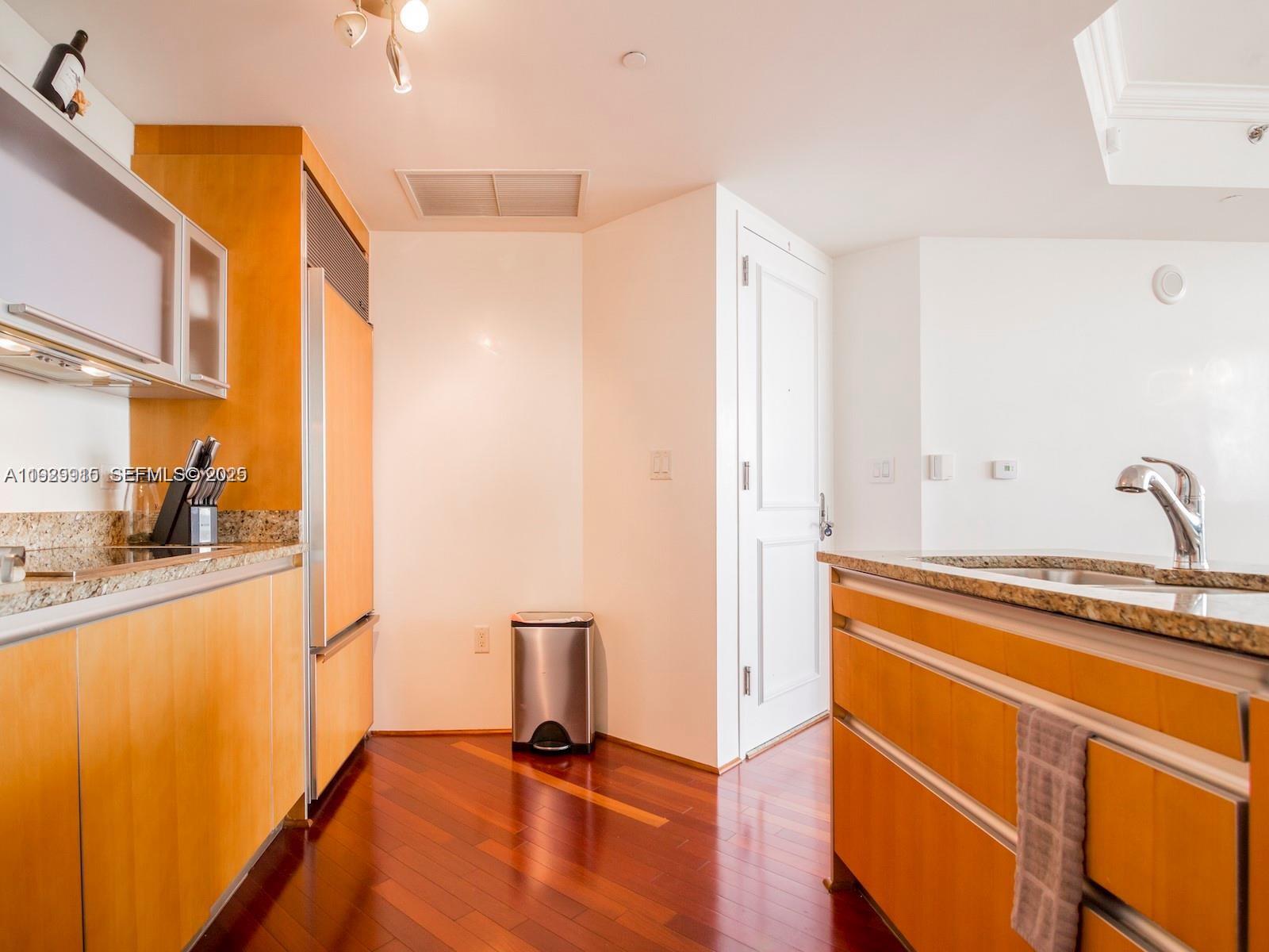 17201 Collins Ave # 2209