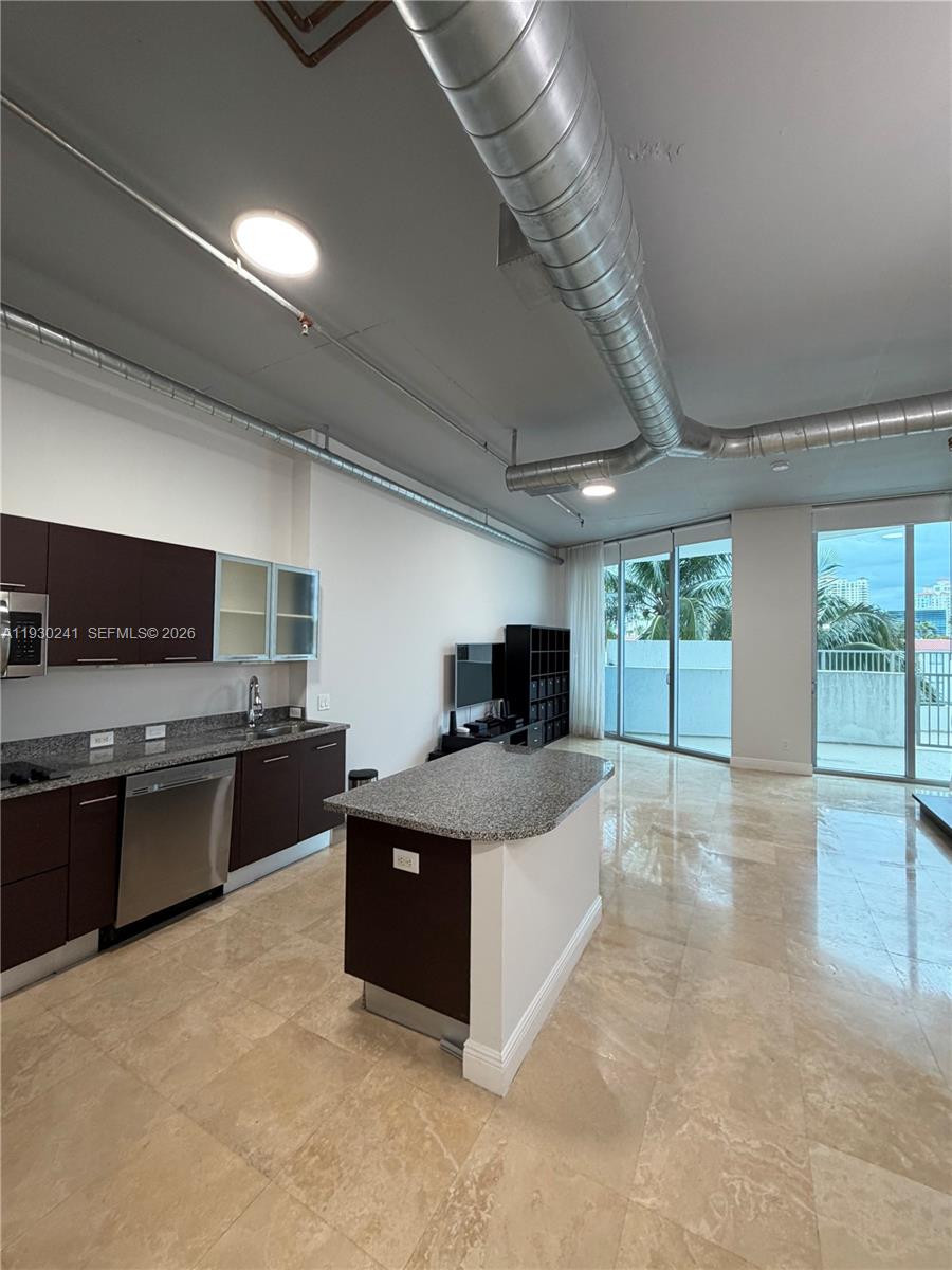 3029 NE 188th St # 303