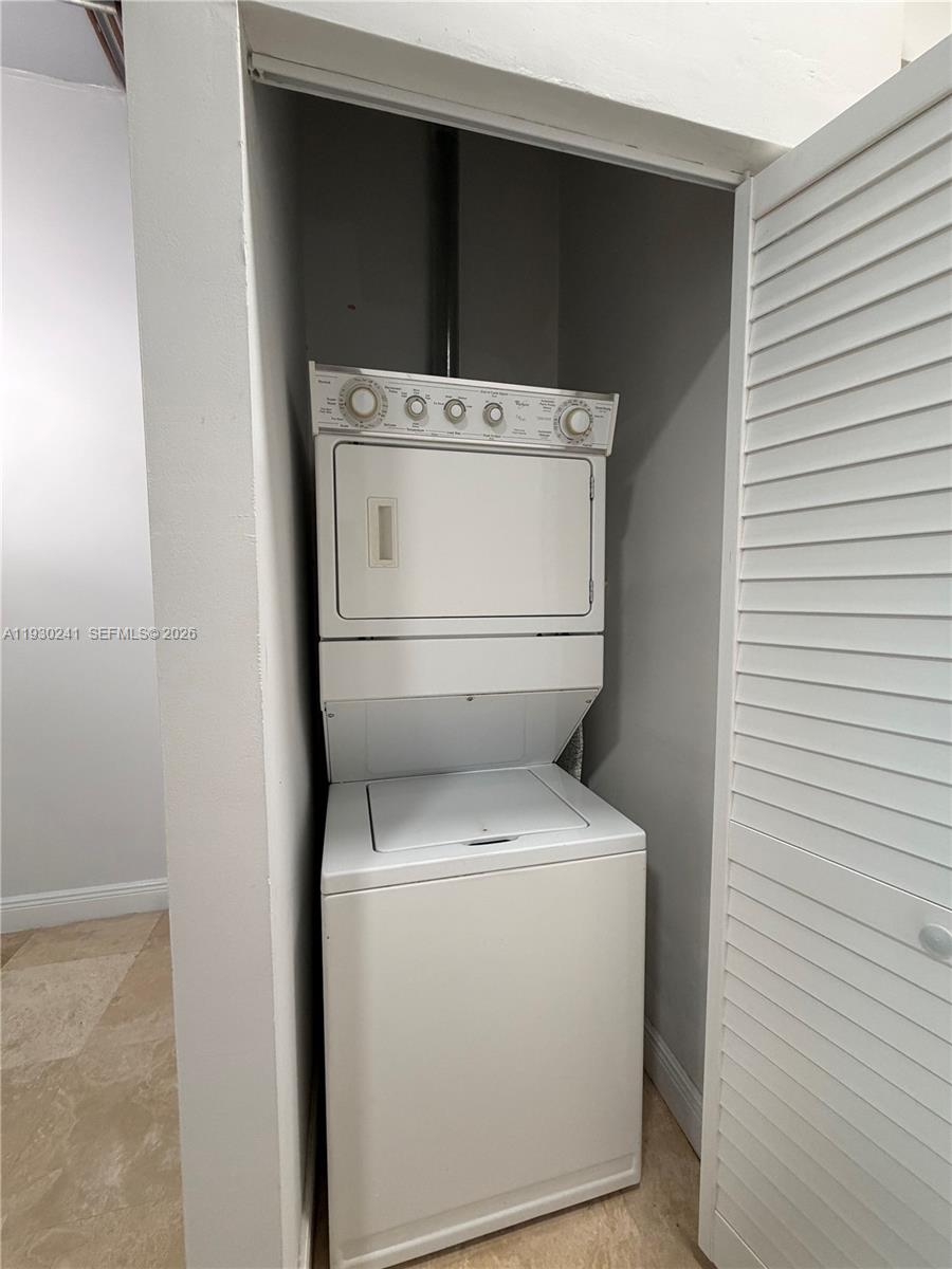 3029 NE 188th St # 303