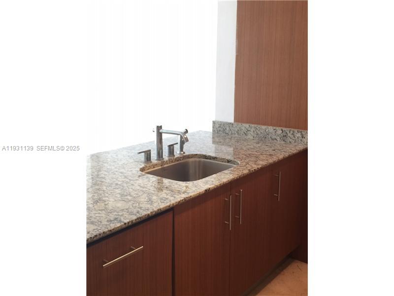 10275 Collins Ave # 715