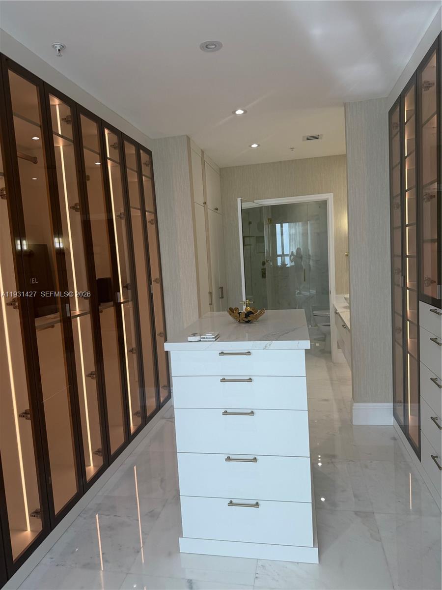 848 Brickell Key Dr # 4003