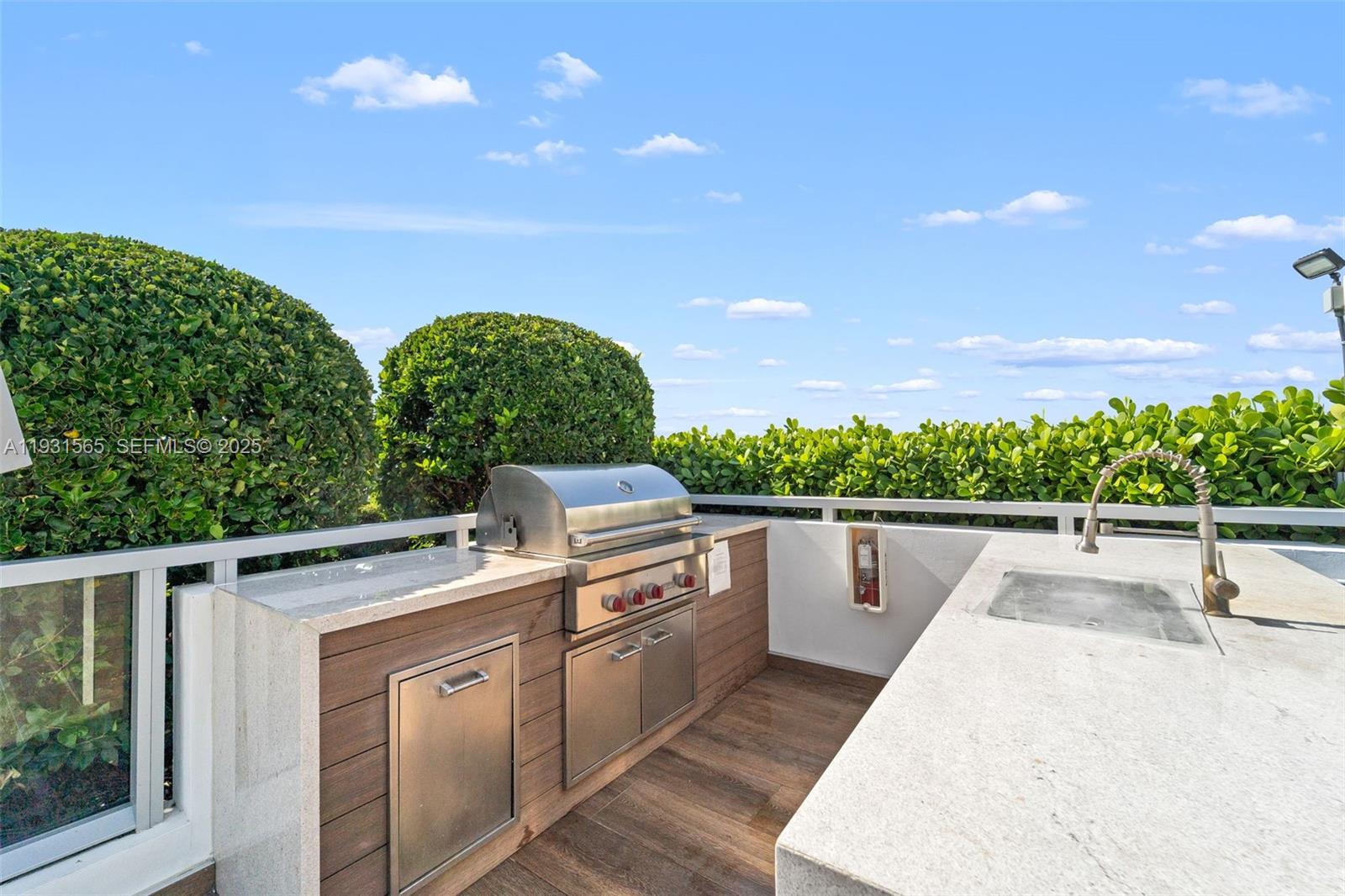 9521 E Bay Harbor Dr # 802