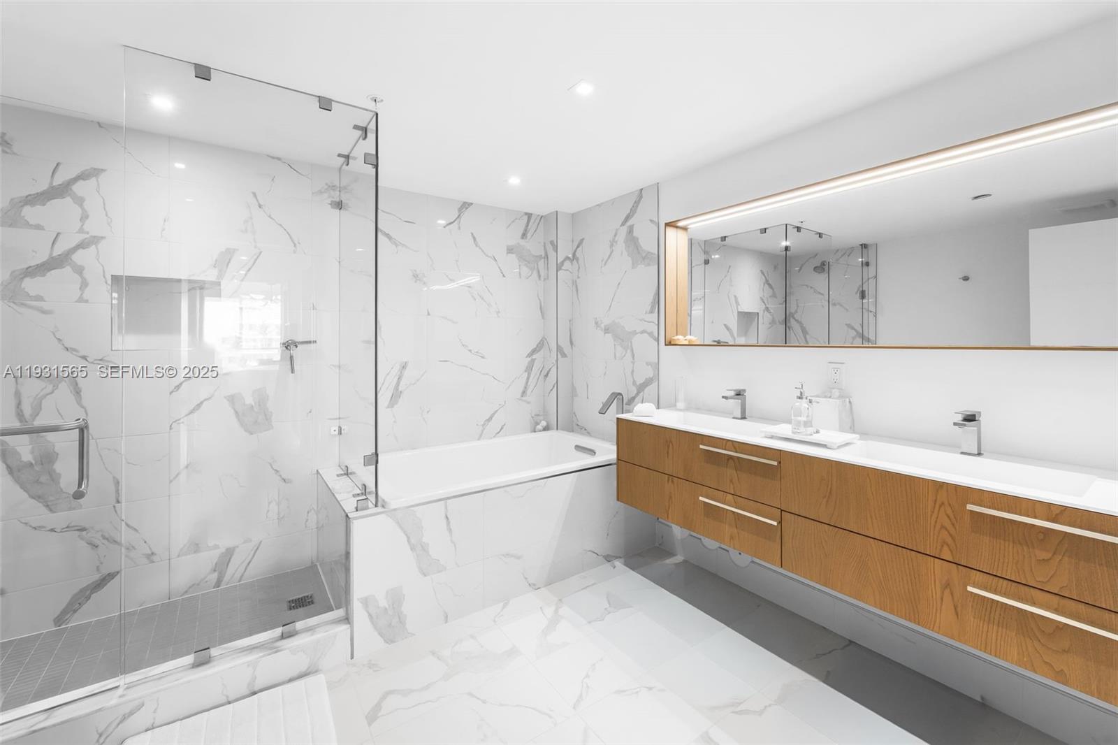 9521 E Bay Harbor Dr # 802