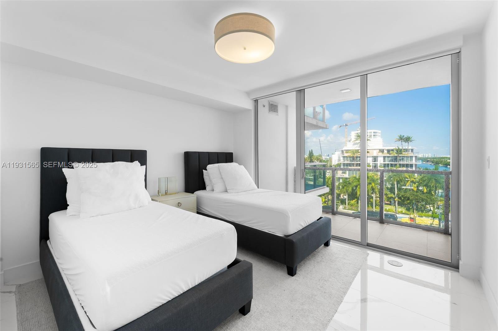 9521 E Bay Harbor Dr # 802