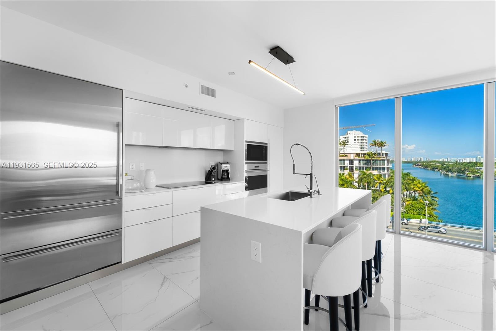 9521 E Bay Harbor Dr # 802