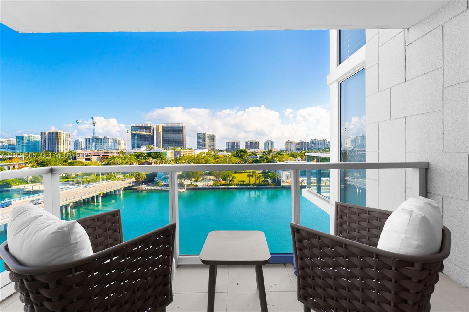 9521 E Bay Harbor Dr # 802