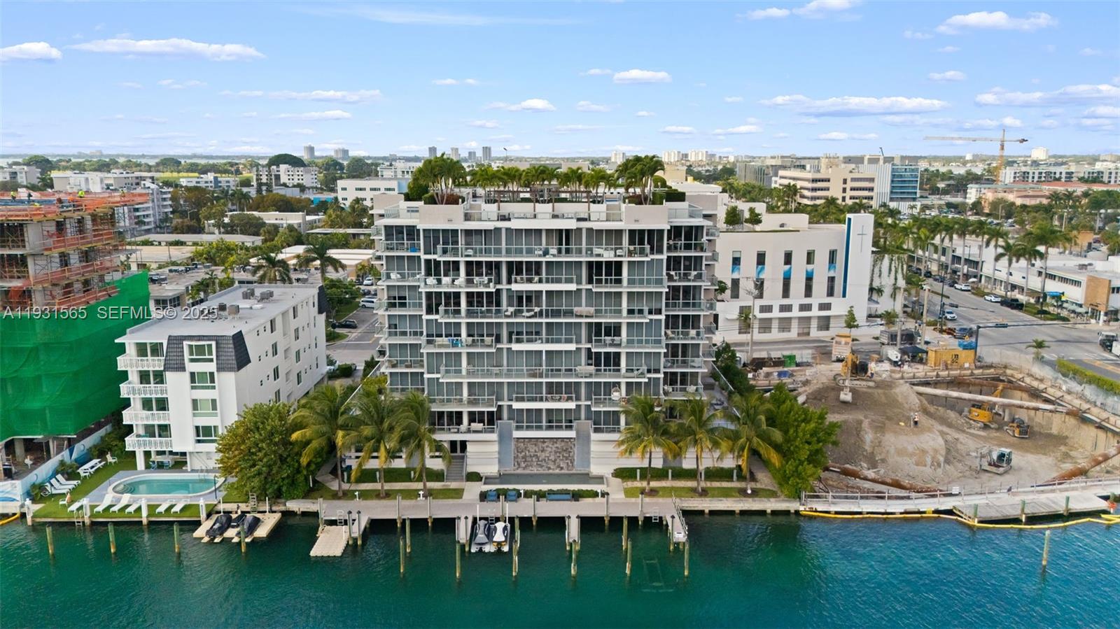 9521 E Bay Harbor Dr # 802