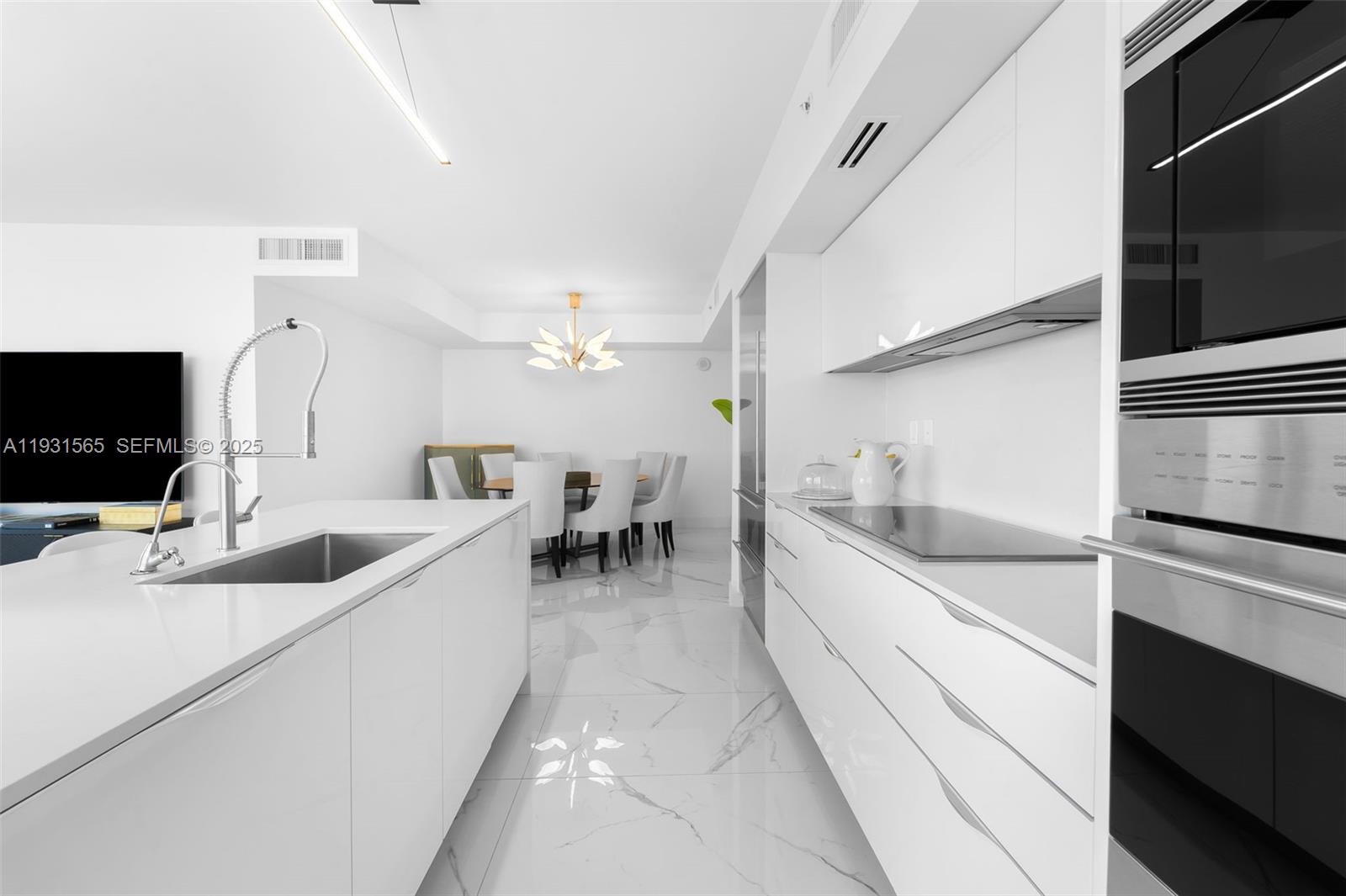 9521 E Bay Harbor Dr # 802