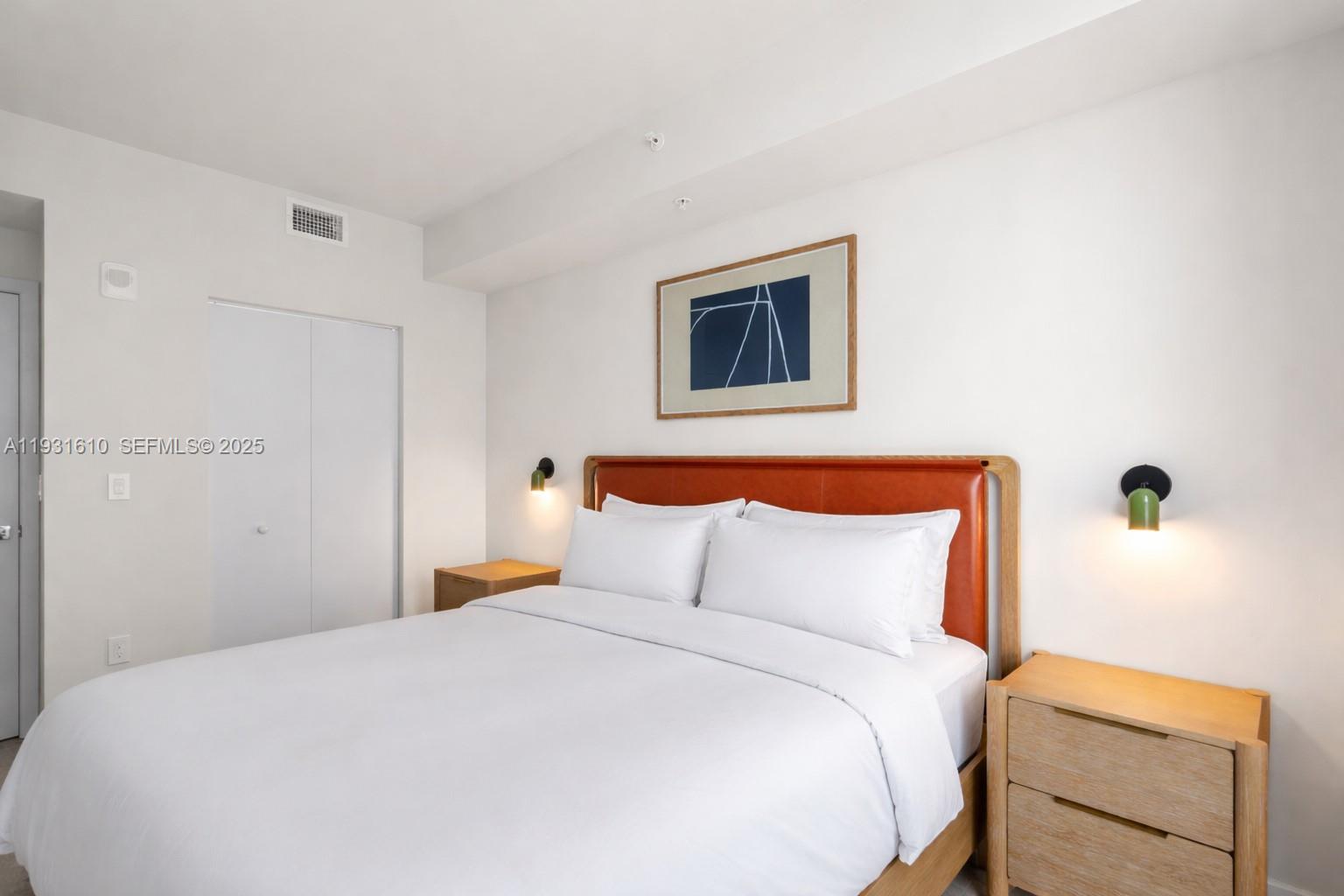 11 NE 6th St # 2204