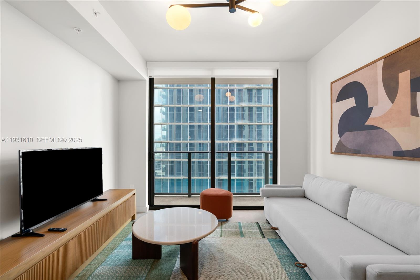 11 NE 6th St # 2204