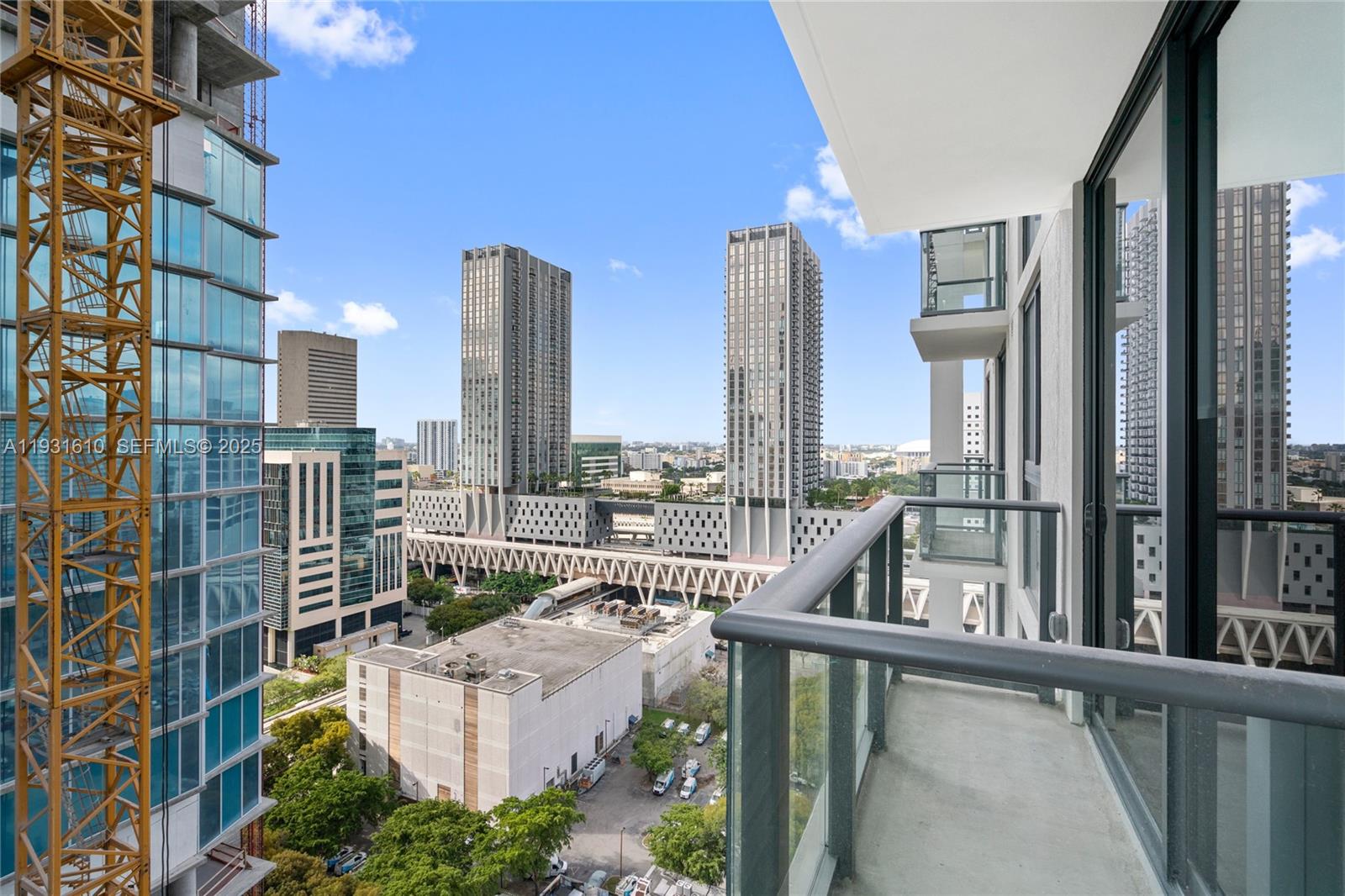 11 NE 6th St # 2204