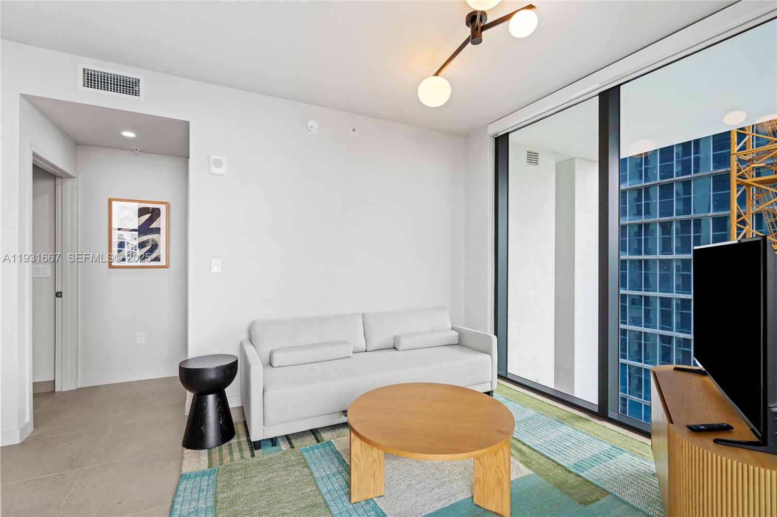 11 NE 6th St # 2101