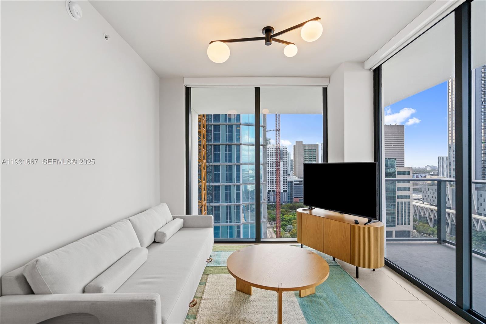 11 NE 6th St # 2101