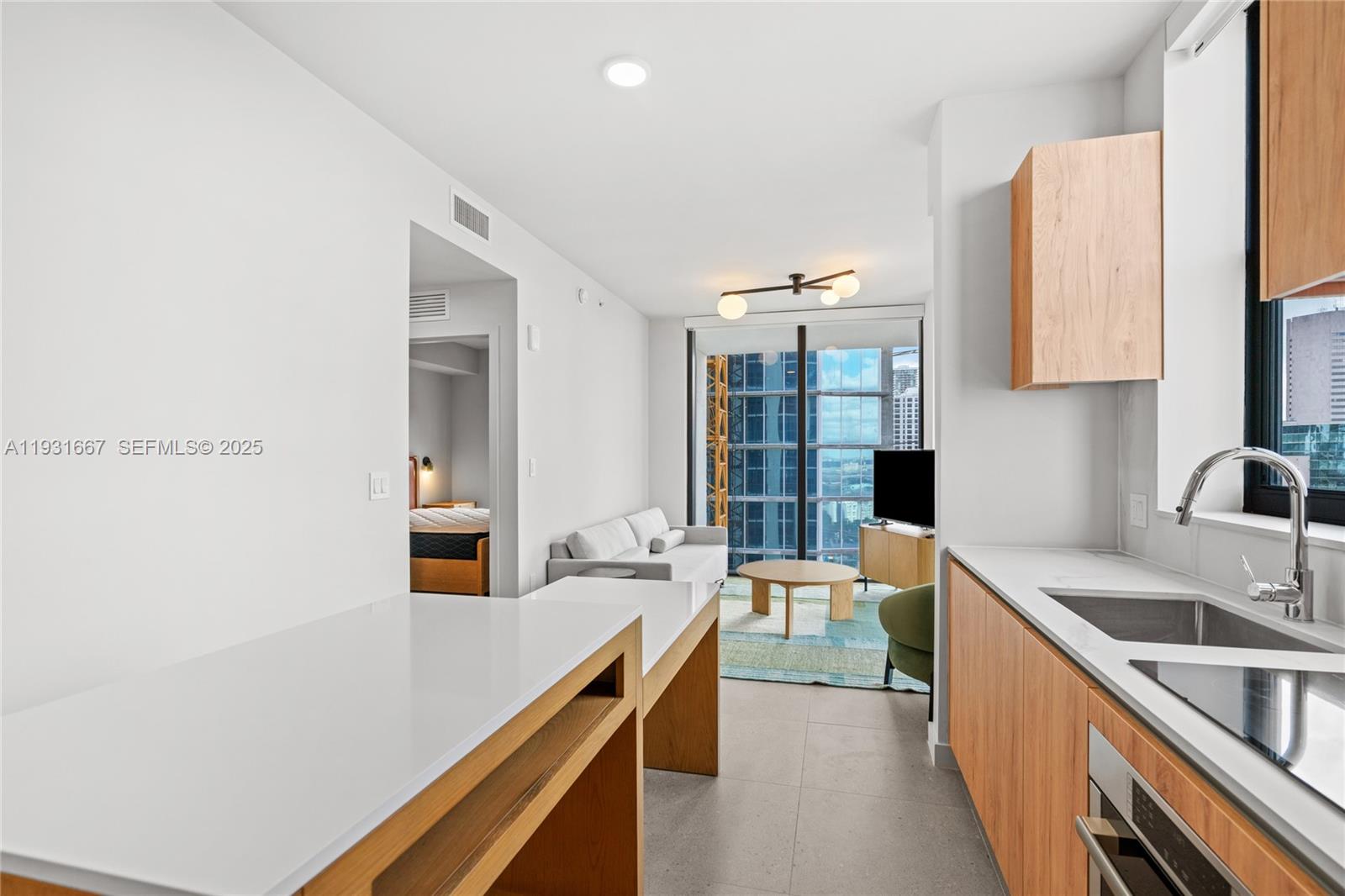 11 NE 6th St # 2101