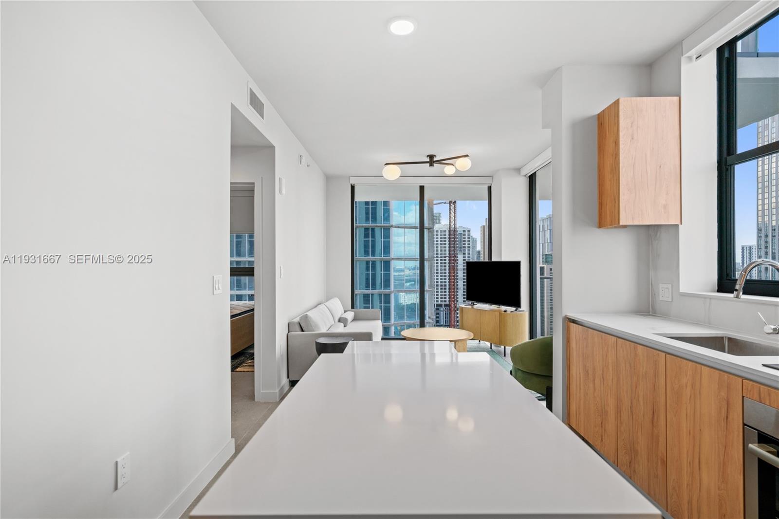 11 NE 6th St # 2101