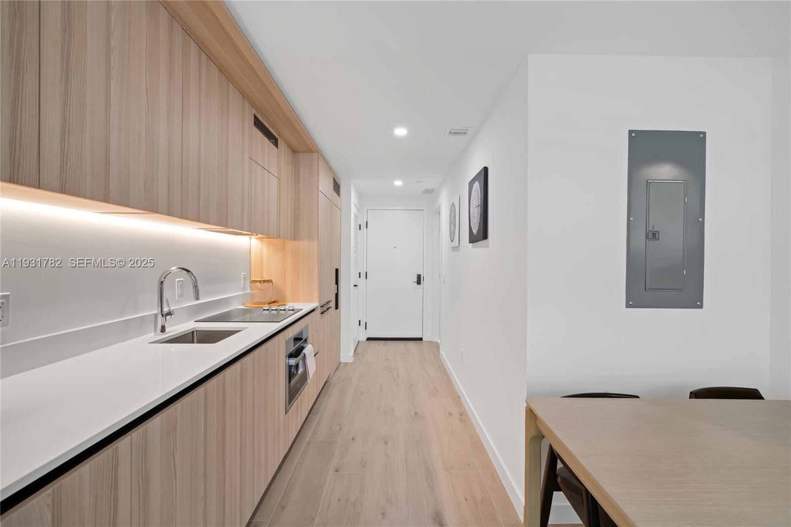 225 N Miami Ave Unit: 1012