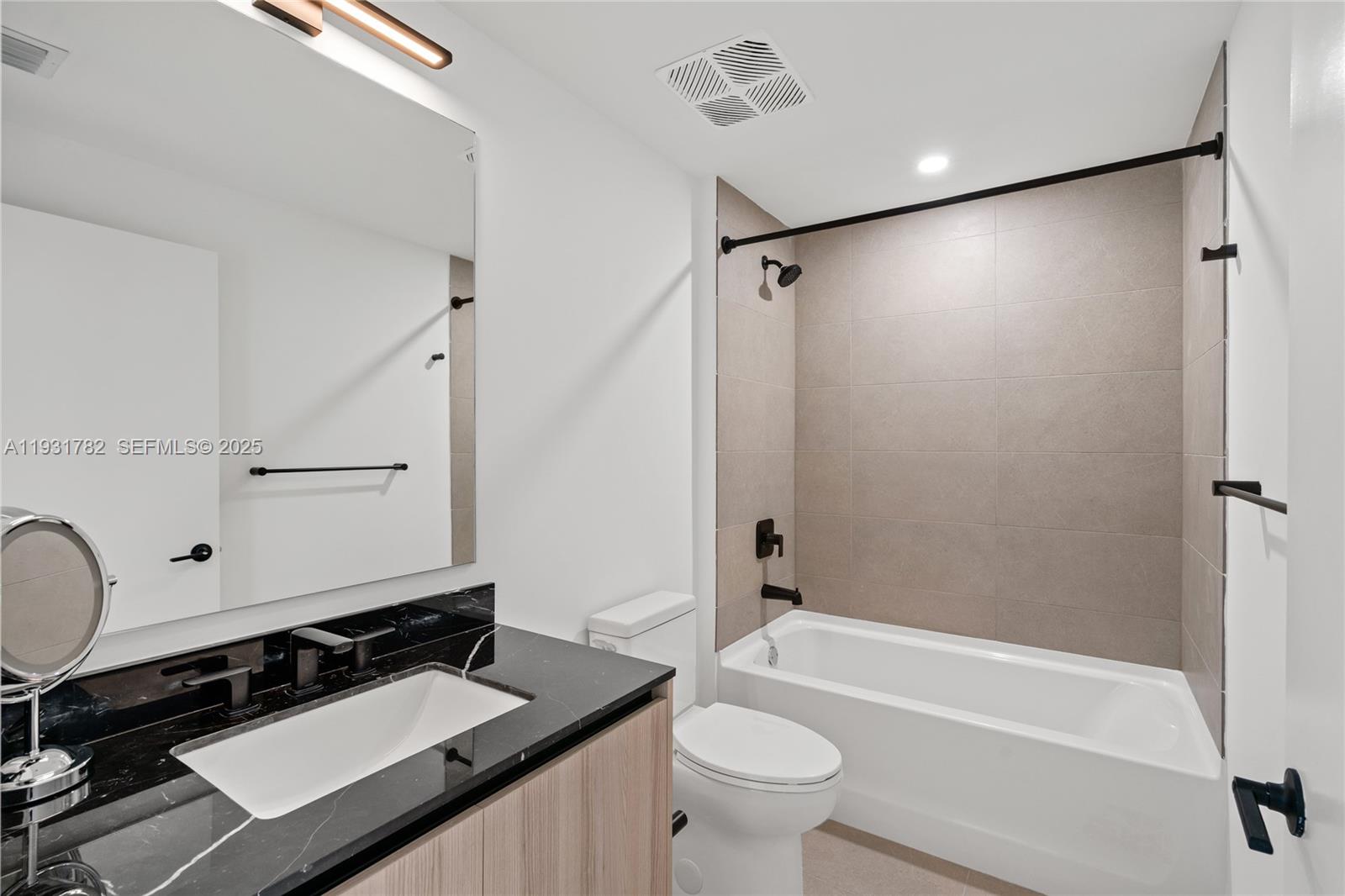 225 N Miami Ave Unit: 1012