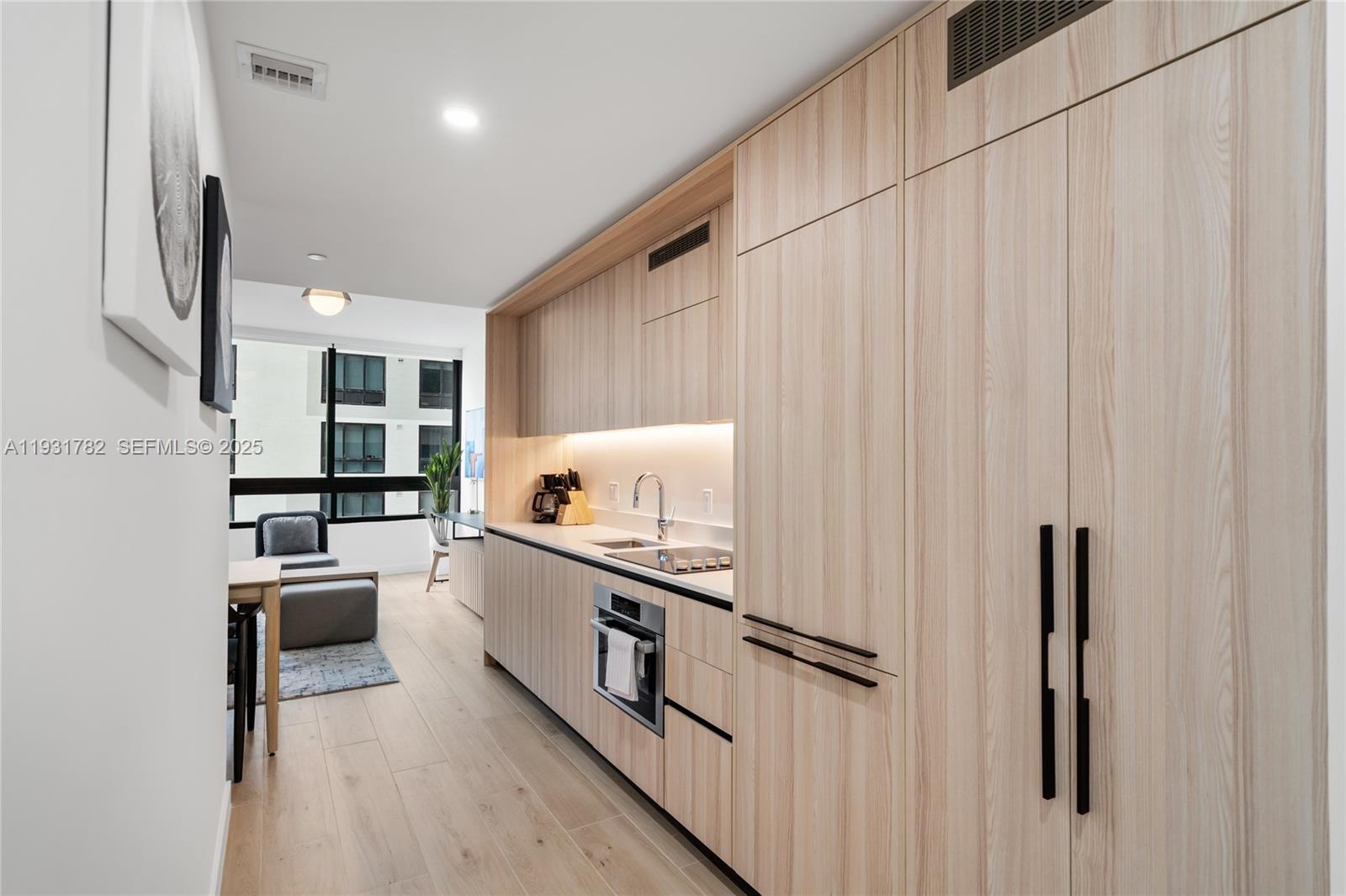 225 N Miami Ave Unit: 1012