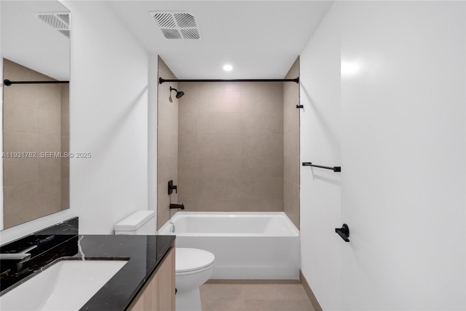 225 N Miami Ave Unit: 1012