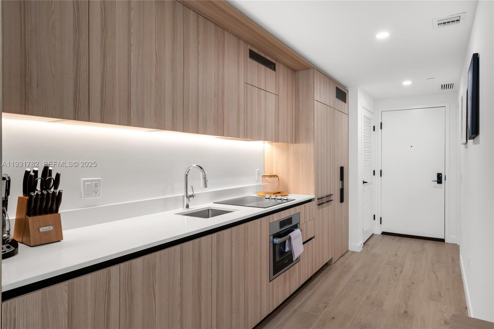 225 N Miami Ave Unit: 1012