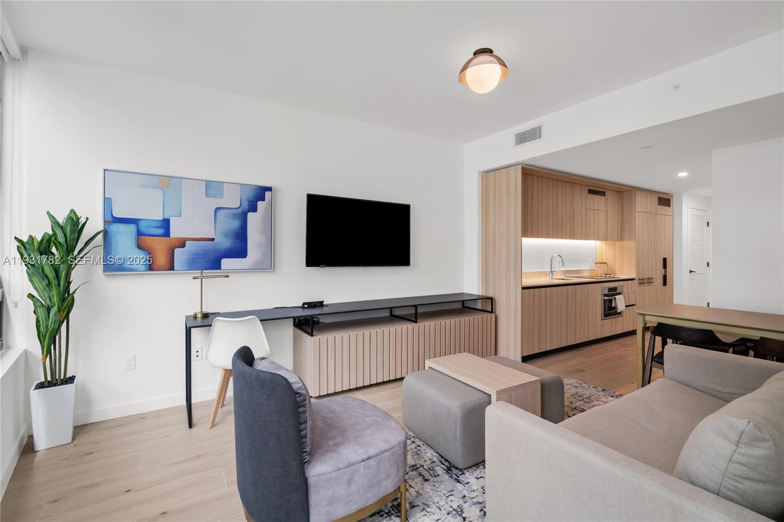 225 N Miami Ave Unit: 1012