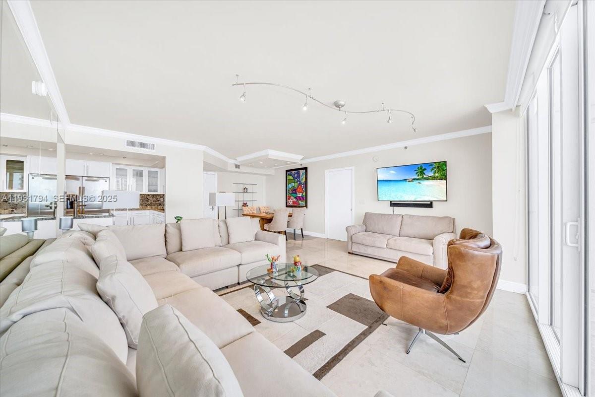 18911 Collins Ave # 1903