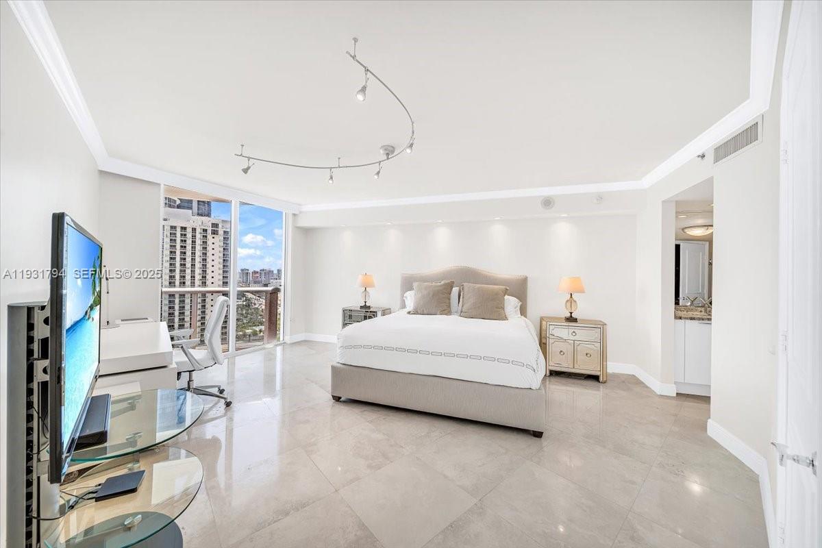 18911 Collins Ave # 1903