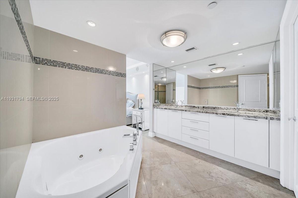 18911 Collins Ave # 1903