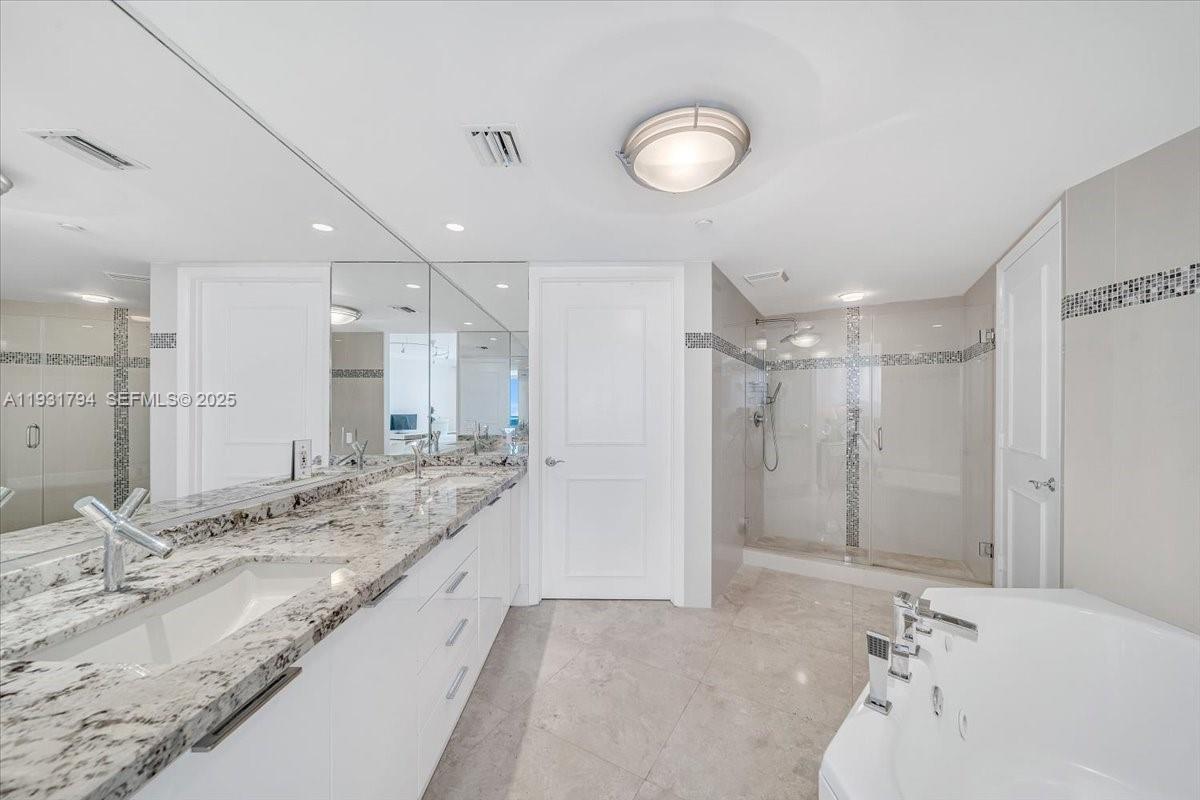 18911 Collins Ave # 1903