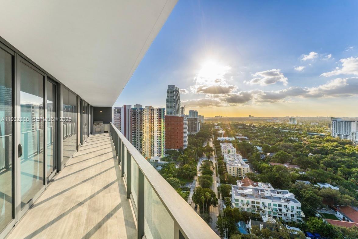 1451 Brickell Ave # 2505