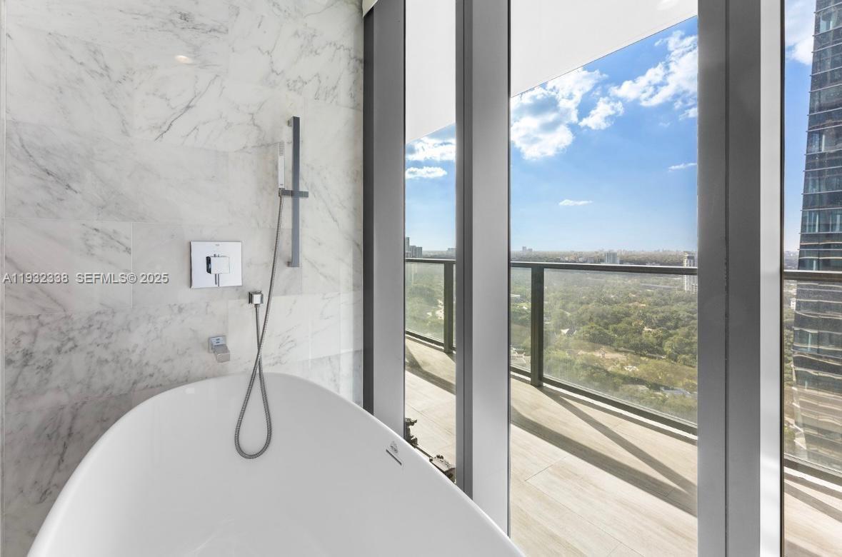 1451 Brickell Ave # 2505