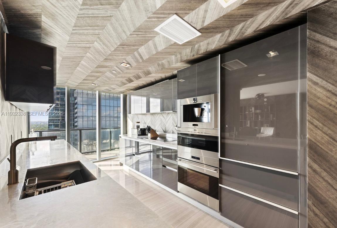 1451 Brickell Ave # 2505