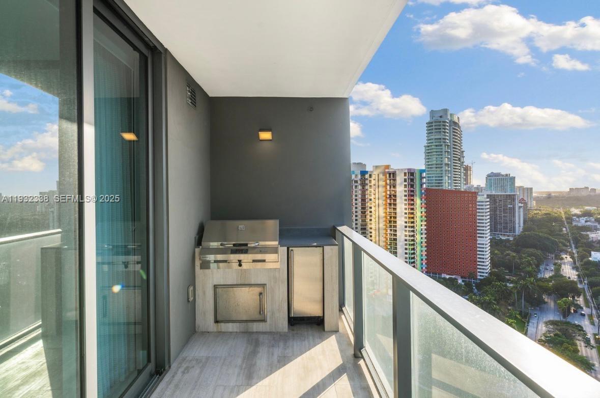 1451 Brickell Ave # 2505