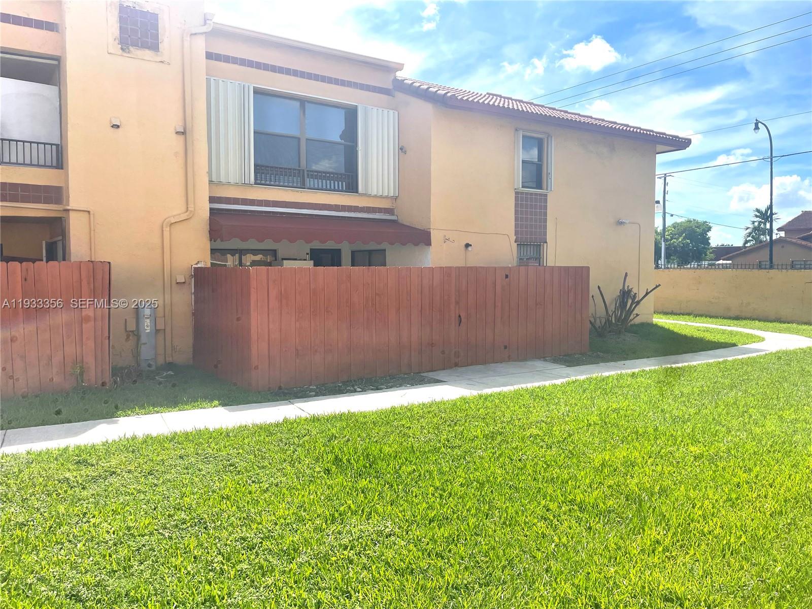 10897 NW 7th St # 29 Unit: 14-29